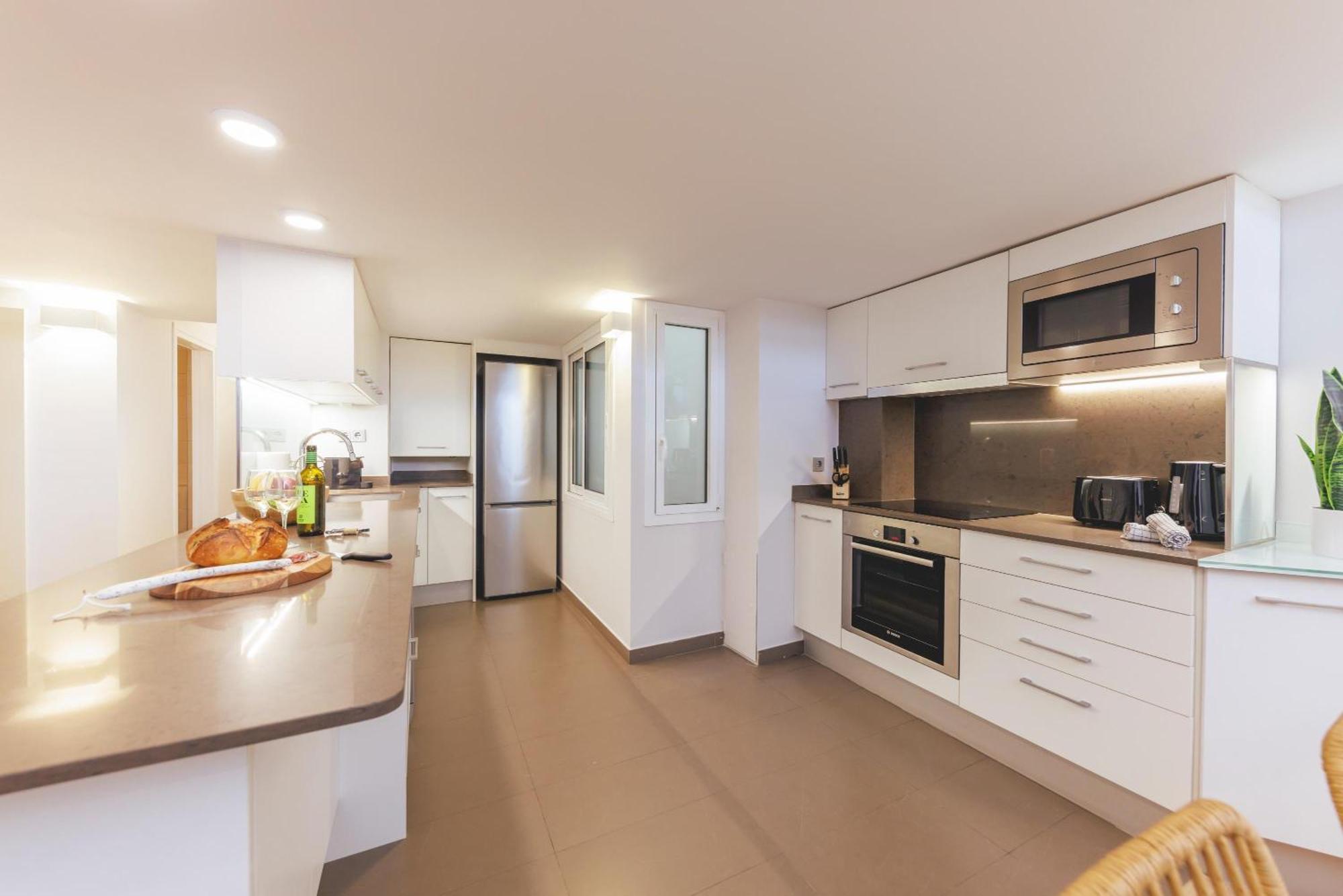 Bravissimo Hortes, 3-Bedroom Centre Apartment Χιρόνα Εξωτερικό φωτογραφία
