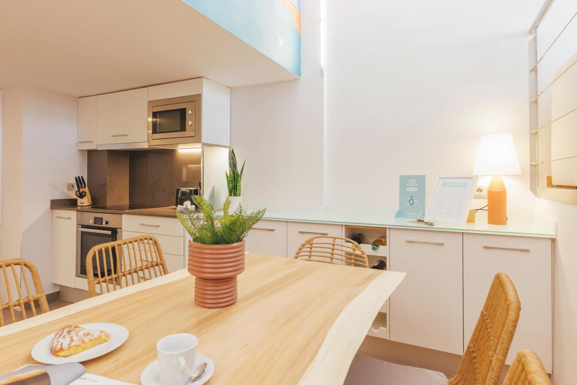 Bravissimo Hortes, 3-Bedroom Centre Apartment Χιρόνα Εξωτερικό φωτογραφία